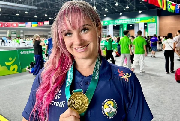 Paula Amidani apresentação Wushu